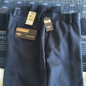 Dockers D3 Classic Fit Never-Iron Essential Kahaki Pants. NWT. 36x29